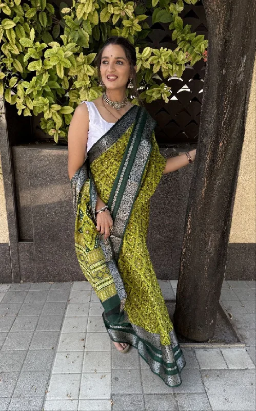 Women Party Wear Bandhej Print Dhola Silk Saree with Un Stitched Blouse Stylish Wrap Blouse Women Party Wear Bandhej Print Dhola Silk Saree with Un Stitched Blouse Stylish Wrap Blouse