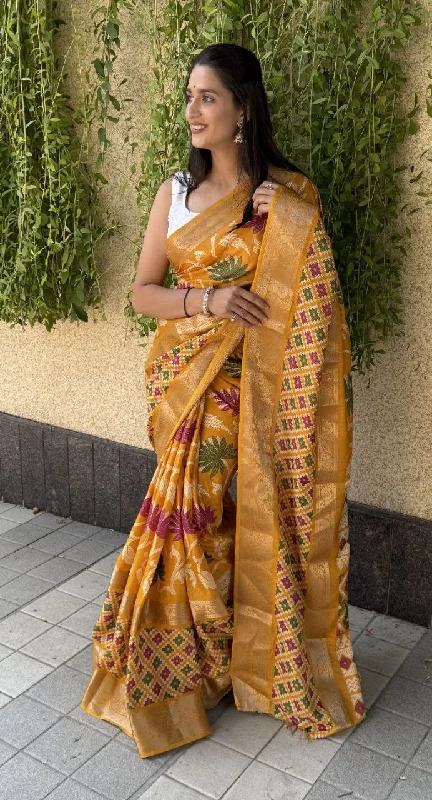 Women Party Wear Jari Weaving Worked Dhola Silk Saree with Un Stitched Blouse Slim Fit Blouse Women Party Wear Jari Weaving Worked Dhola Silk Saree with Un Stitched Blouse Slim Fit Blouse