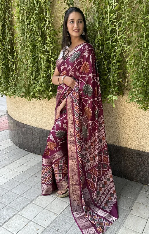 Women Party Wear Jari Weaving Worked Dhola Silk Saree with Un Stitched Blouse Bell Sleeve Blouse Women Party Wear Jari Weaving Worked Dhola Silk Saree with Un Stitched Blouse Bell Sleeve Blouse