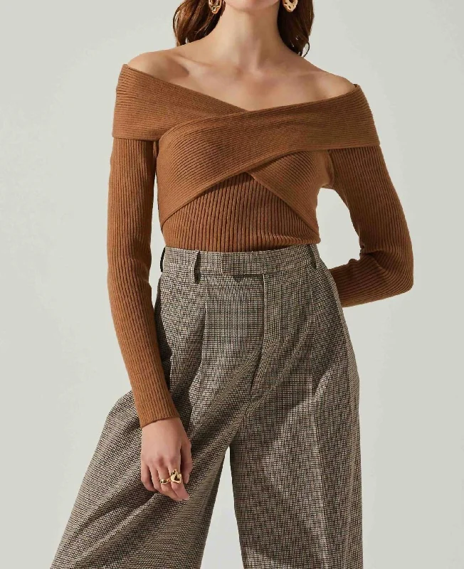 Zayla Sweater In Brown Seamless Knitted Crochet