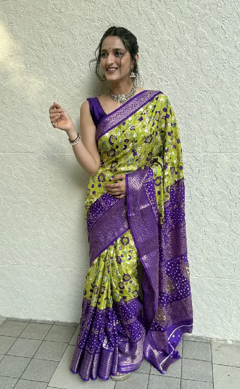 Women Party Wear Flower Foil Print Dhola Silk Saree with Un Stitched Blouse Modern Oversized Blouse Women Party Wear Flower Foil Print Dhola Silk Saree with Un Stitched Blouse Modern Oversized Blouse