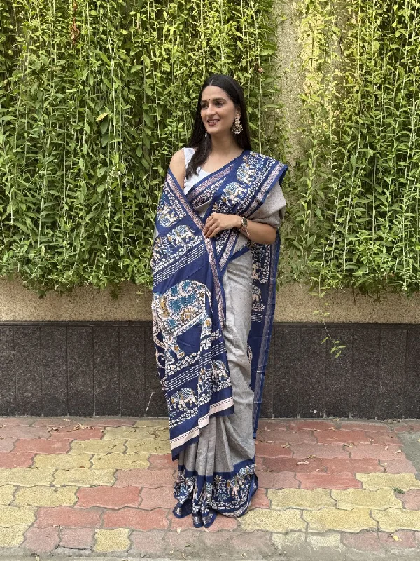 Women Party Wear Printed Creape Silk Saree with Un Stitched Blouse Loose Oversized Blouse Women Party Wear Printed Creape Silk Saree with Un Stitched Blouse Loose Oversized Blouse