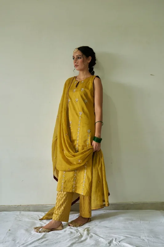 Sukhi Haldi Lahoriya Kurta with pant and Dupatta Modern Stretch Trousers