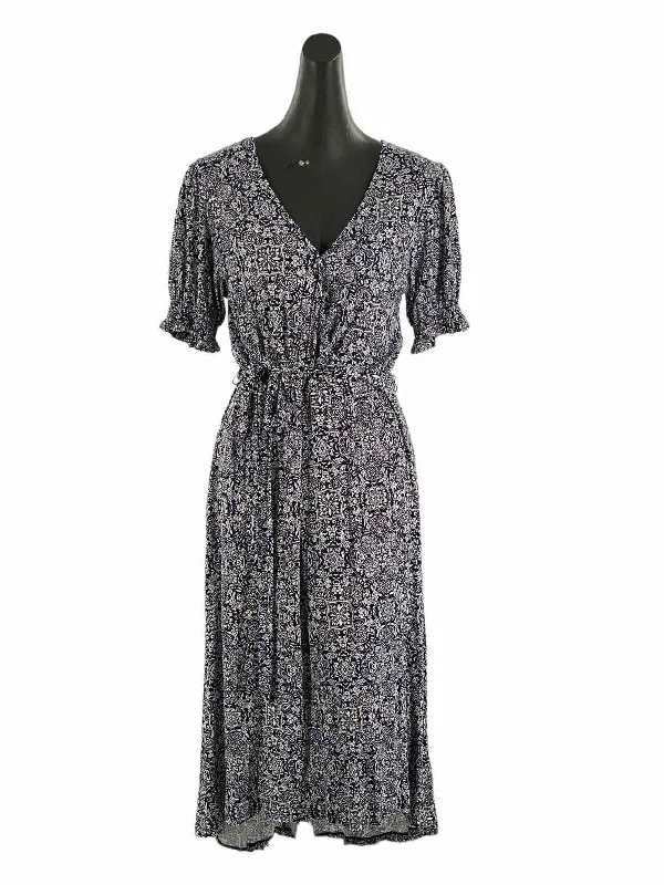 Studio B by Bobeau Size M Blue White Print maxi Dress Trendy Maxi Dress with Straps