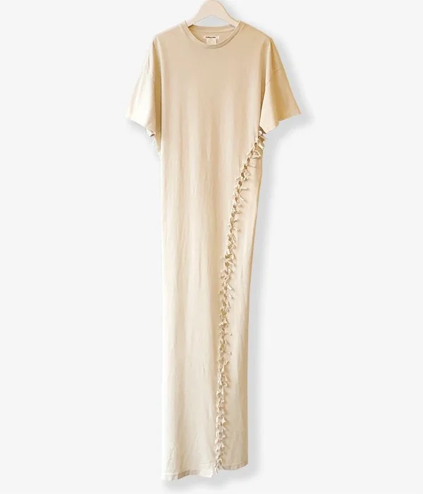 FUMIKA_UCHIDA/OVERDYED SIDE SHIRRING ASYMMETRY DRESS(OFFWHITE)