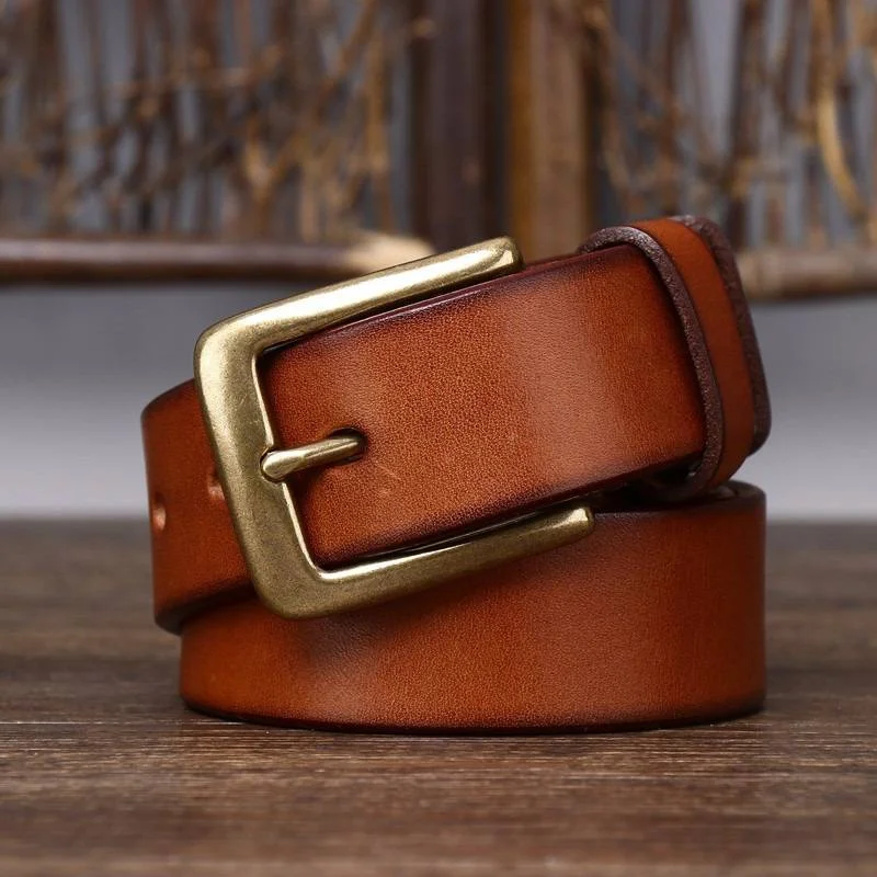 Fashionable Minimalist Brass Buckle Men's Belt for Jeans Chic Faded Blue Jeans