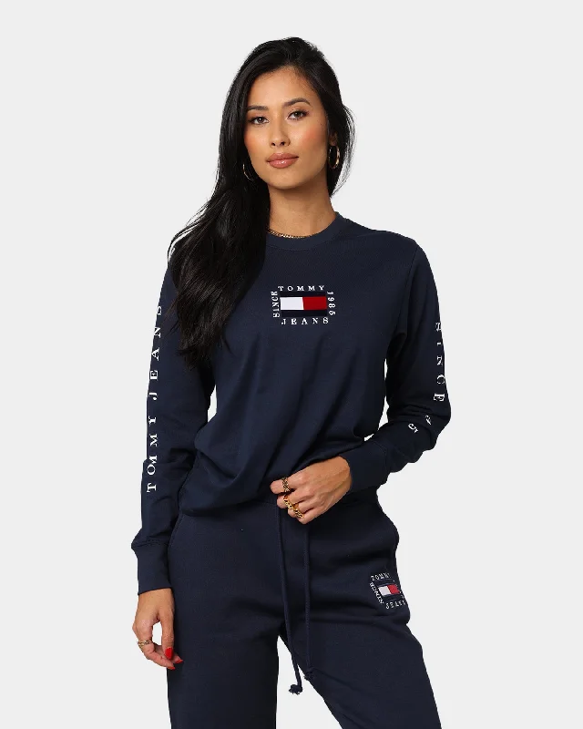 Tommy Jeans Women's Organic Cotton Long Sleeve T-Shirt Twilight Navy Comfortable Boyfriend Jeans Tommy Jeans Women's Organic Cotton Long Sleeve T-Shirt Twilight Navy Comfortable Boyfriend Jeans